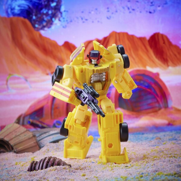 Transformers Legacy Deluxe Dragstrip Official Image  (15 of 53)